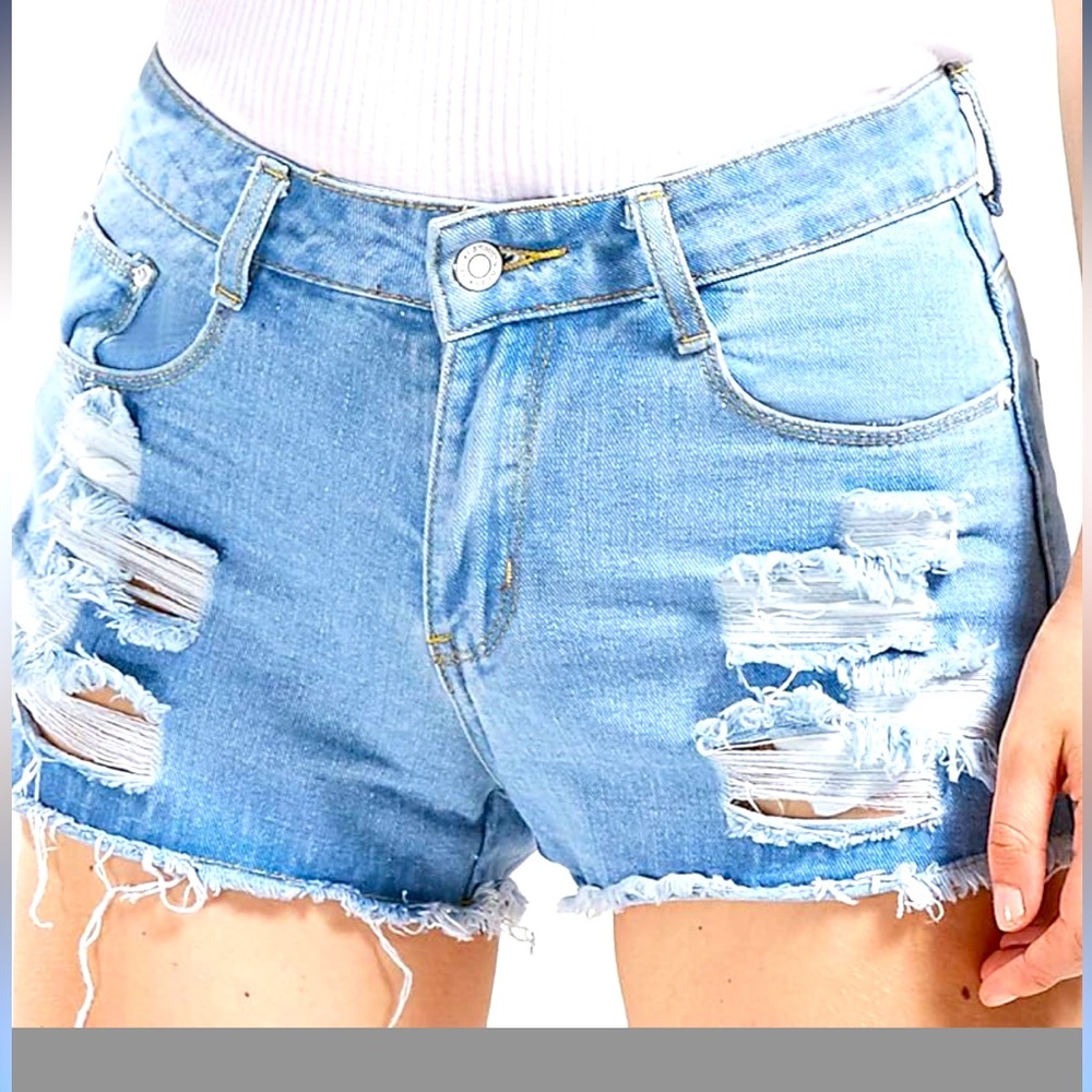 BOB DISTRESSED FRAYED STRETCHY DENIM SHORTS IN SIZE 3